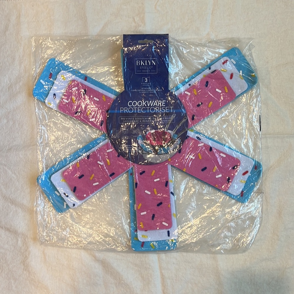 NWT Cookware Protection Set - Picture 2 of 9